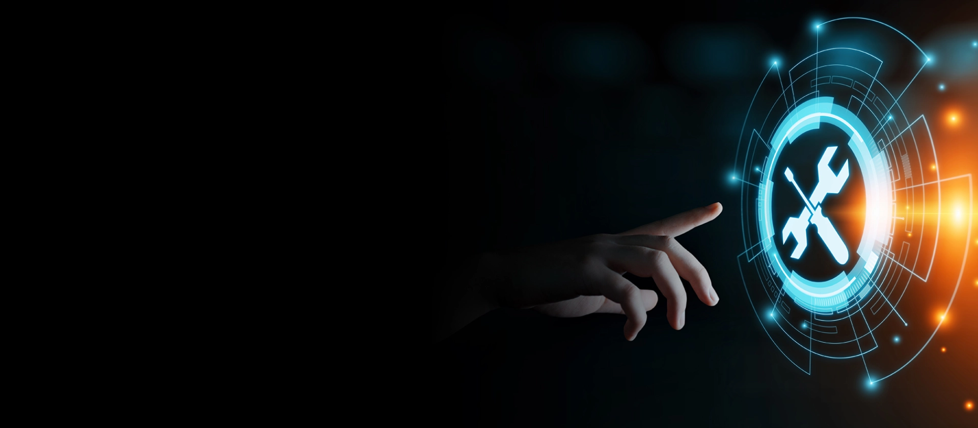  Eine Hand zeigt auf ein digitales, leuchtendes Wartungssymbol mit Schraubenschlüssel und Schraubenzieher. 