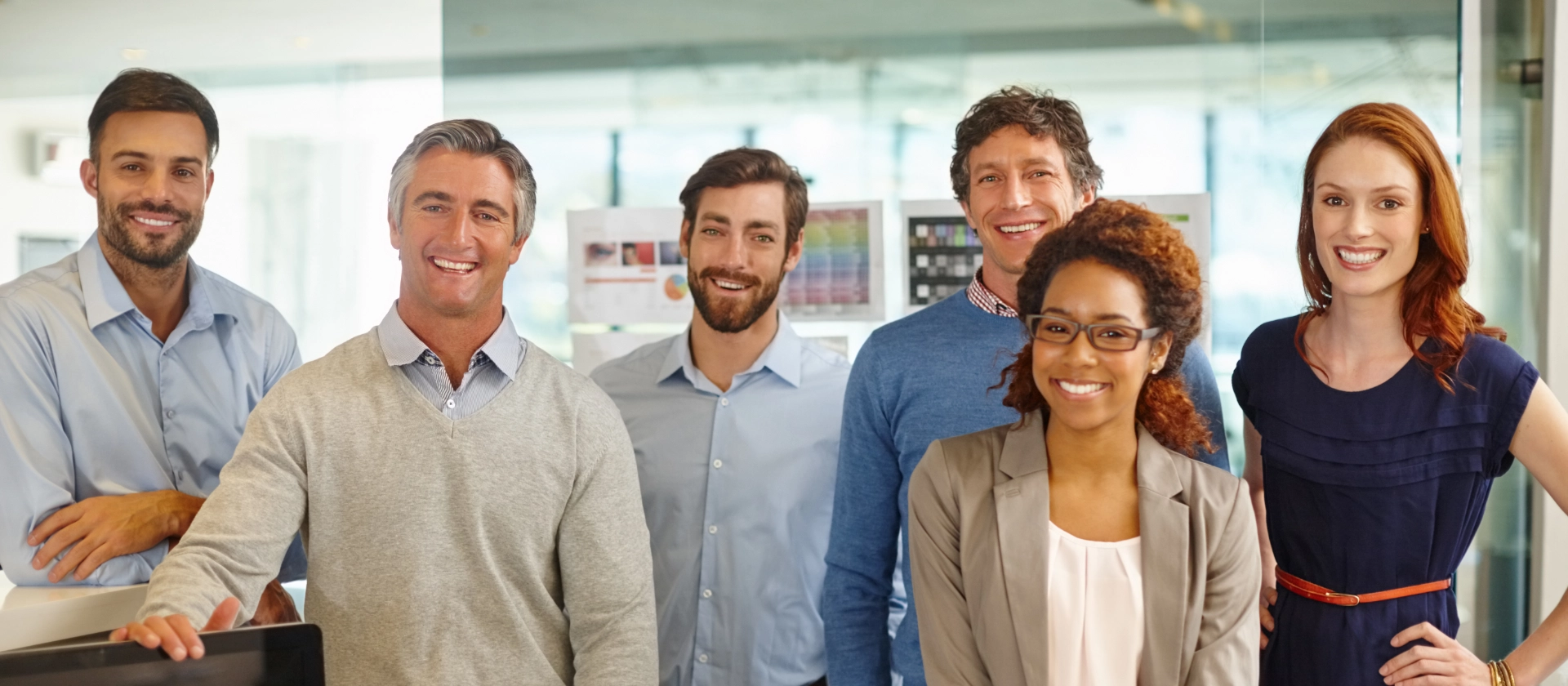 Gruppenbild mehrerer Kolleginnen und Kollegen aus dem Public Sector in ihrem Office